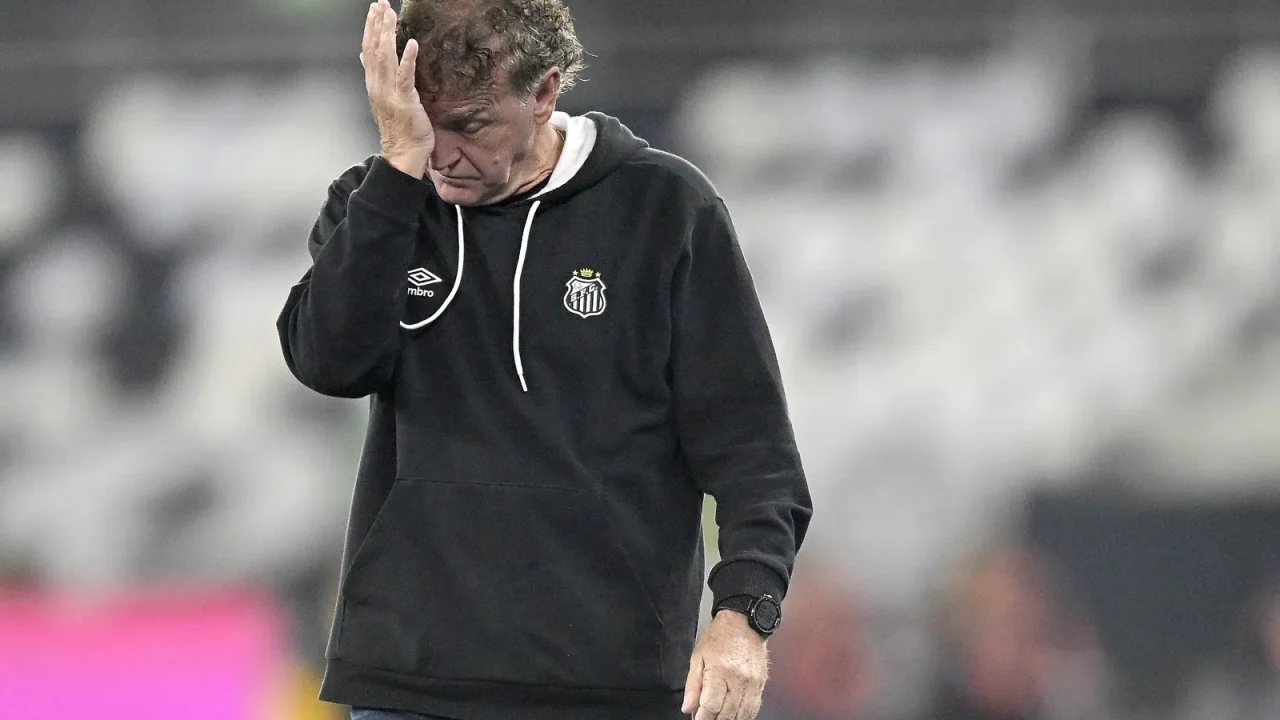 Cuca evita previsões sobre retorno de Neymar e analisa derrota do Santos