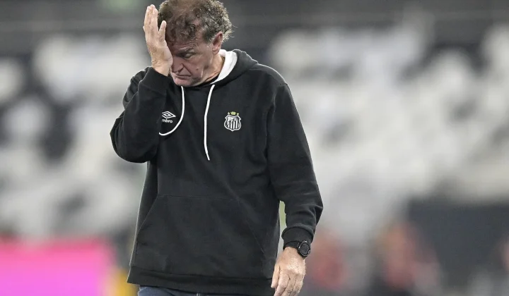 Cuca evita previsões sobre retorno de Neymar e analisa derrota do Santos