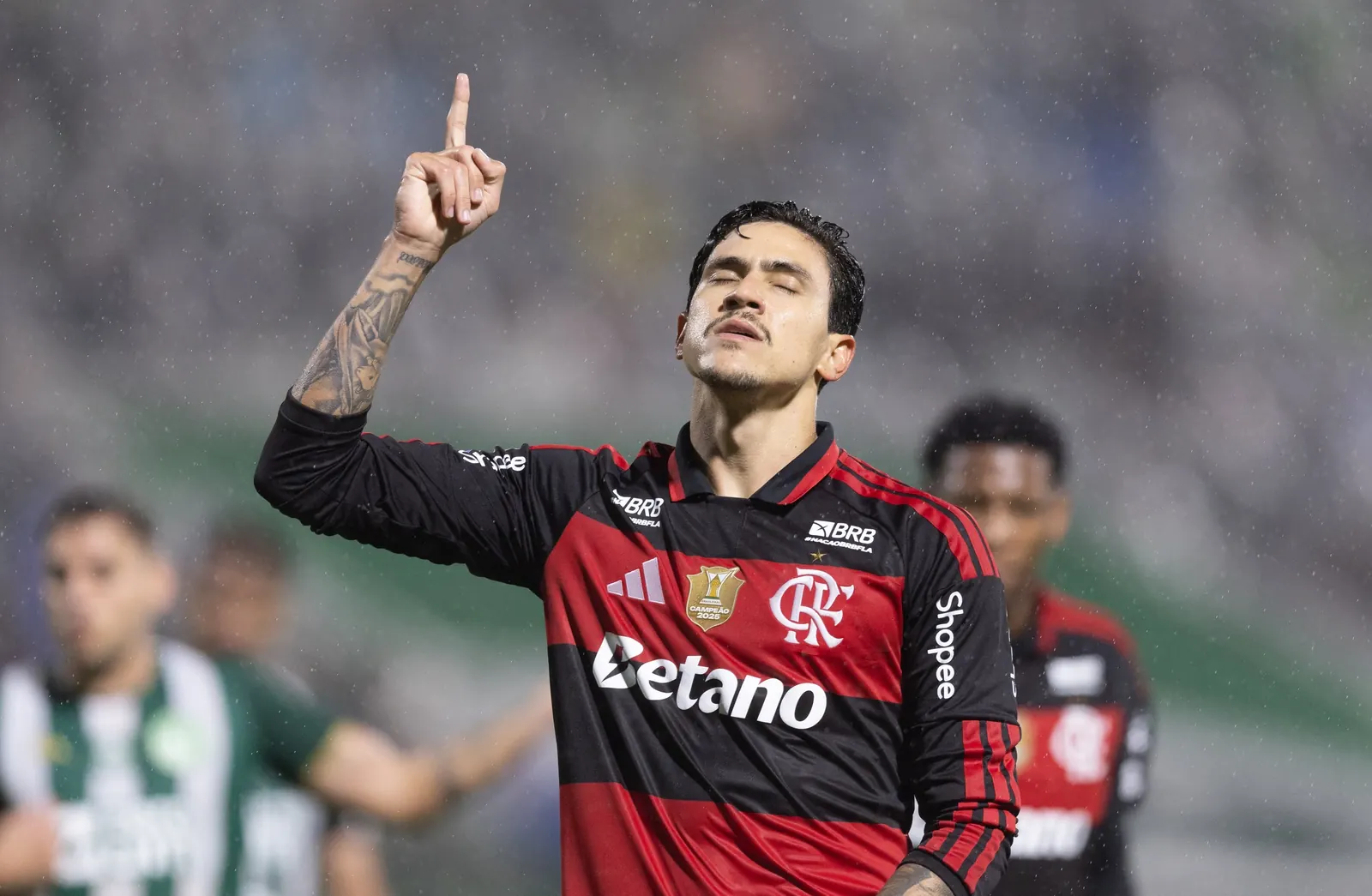 Viralizou: show paraguaio, gol contra bizarro, sangue em entrada dura, e Pedro fez falta à Seleção?