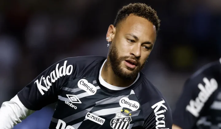 Neymar deixa o CT do Santos sem autorização e gera mal-estar após empate com a Chapecoense