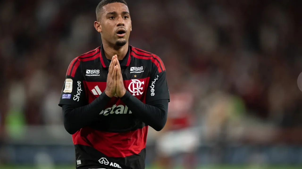 Flamengo empata com São Paulo, mas tropeço do Palmeiras mantém time na briga pelo título