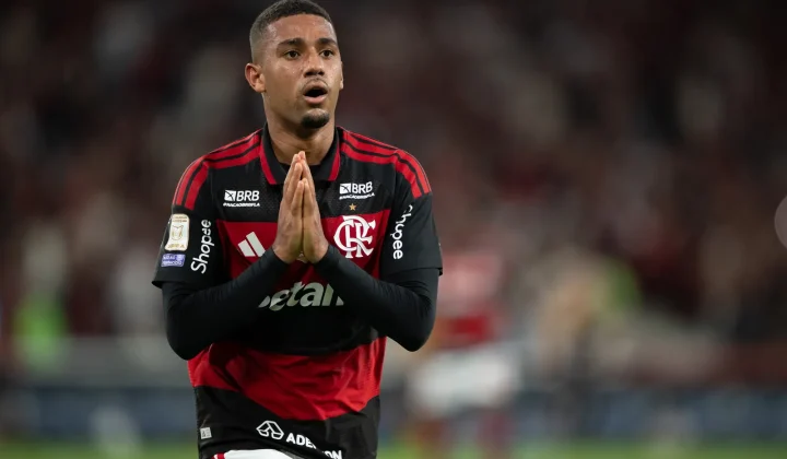 Flamengo empata com São Paulo, mas tropeço do Palmeiras mantém time na briga pelo título