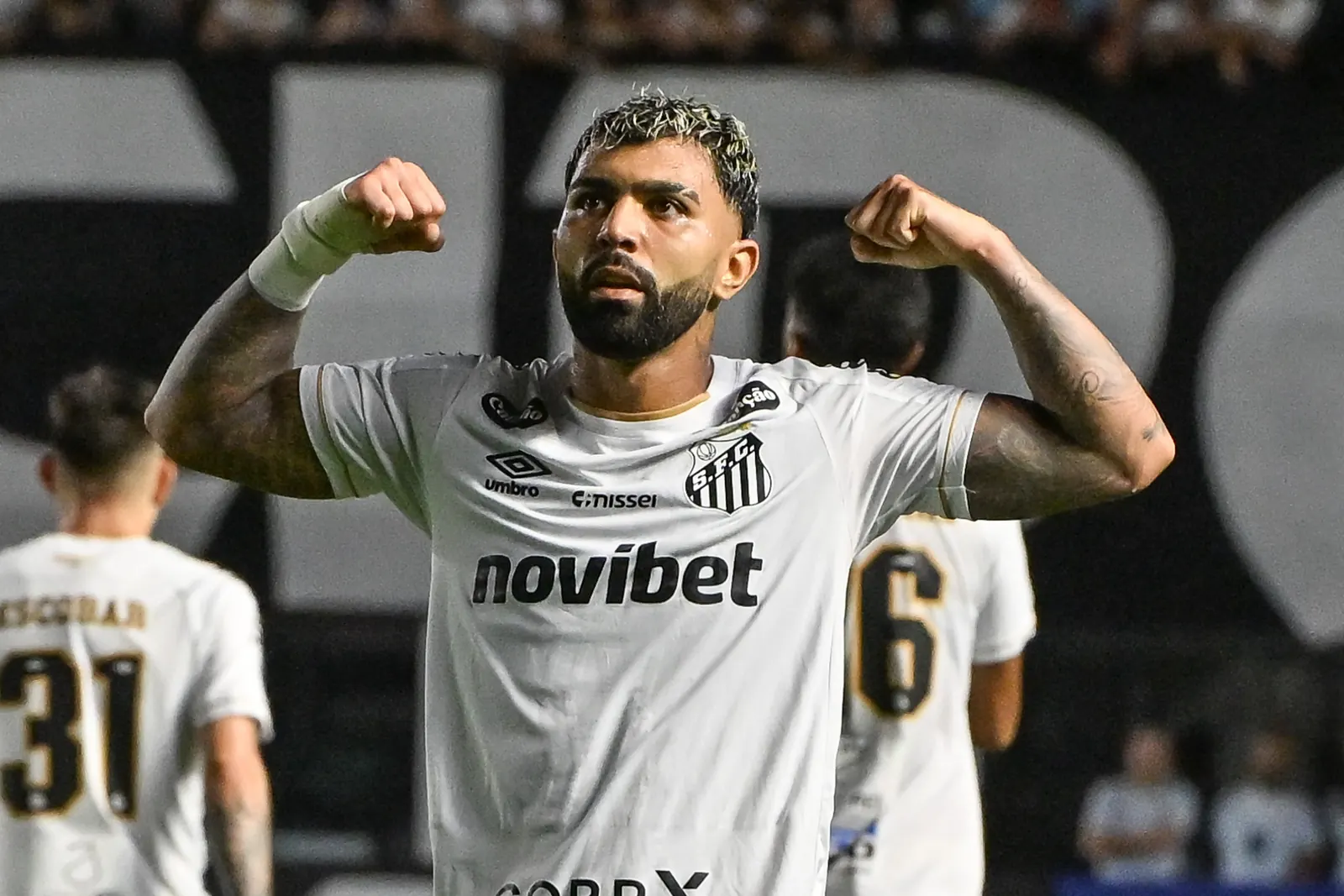 Jogadores do Santos comemoram gol na partida contra a Universidad Central, pela Copa Sul-Americana, na Vila Belmiro