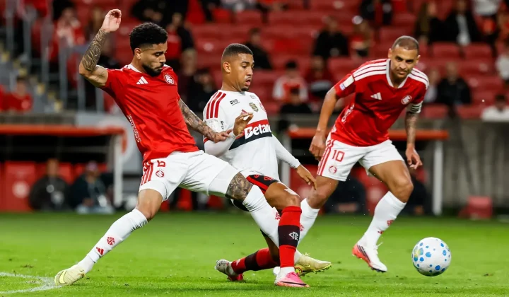 Inter empata com Flamengo, mas erros individuais mantêm time perto do Z-4