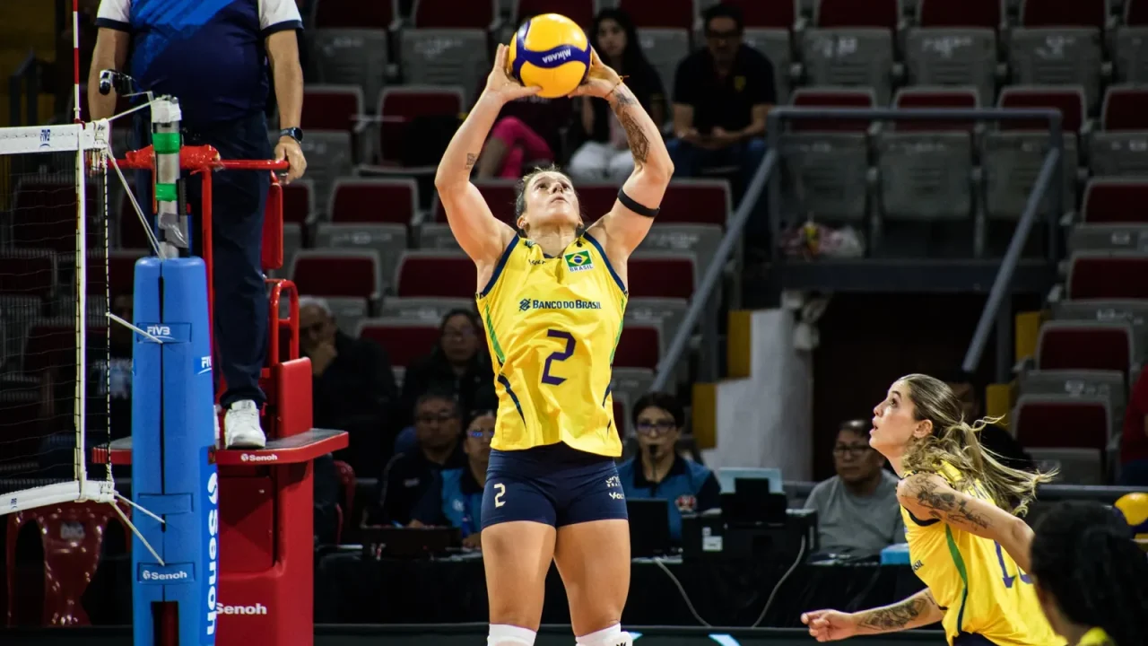 Bruninha celebra título inédito na Copa Sul-Americana e segue com a Seleção antes de voltar ao Londrina