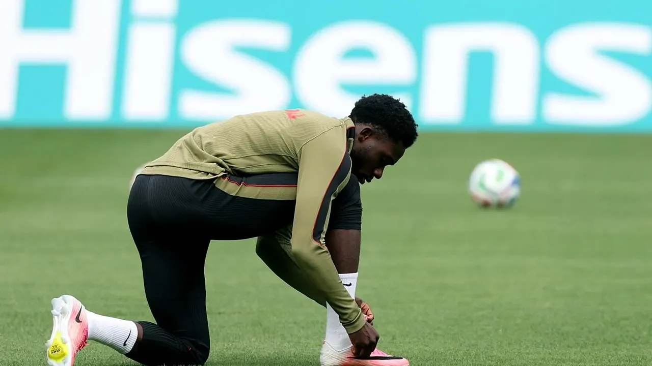 O Canadá enfrenta um dilema tático para as oitavas de final da Copa do Mundo de 2026: a escalação de sua principal estrela, Alphonso Davies.