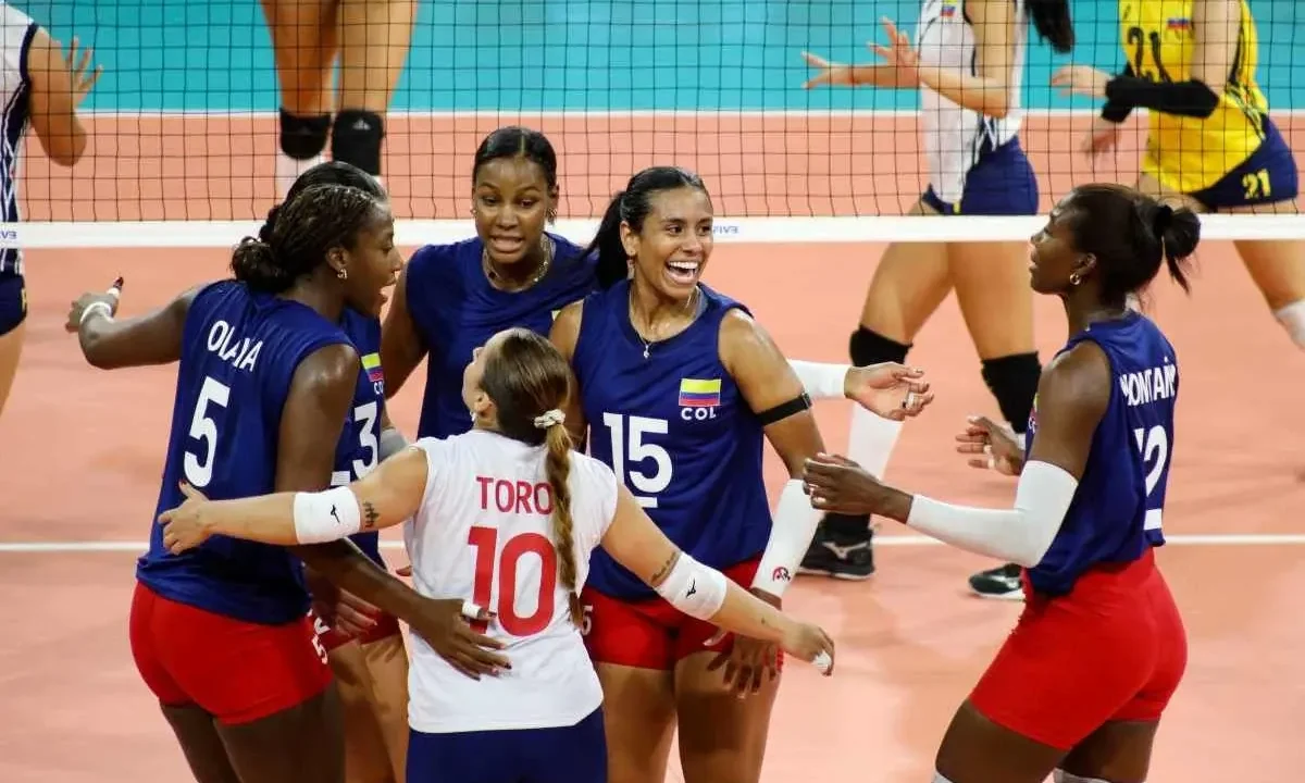 Colômbia, de técnico brasileiro, é primeira finalista da Copa Sul-Americana feminina de vôlei