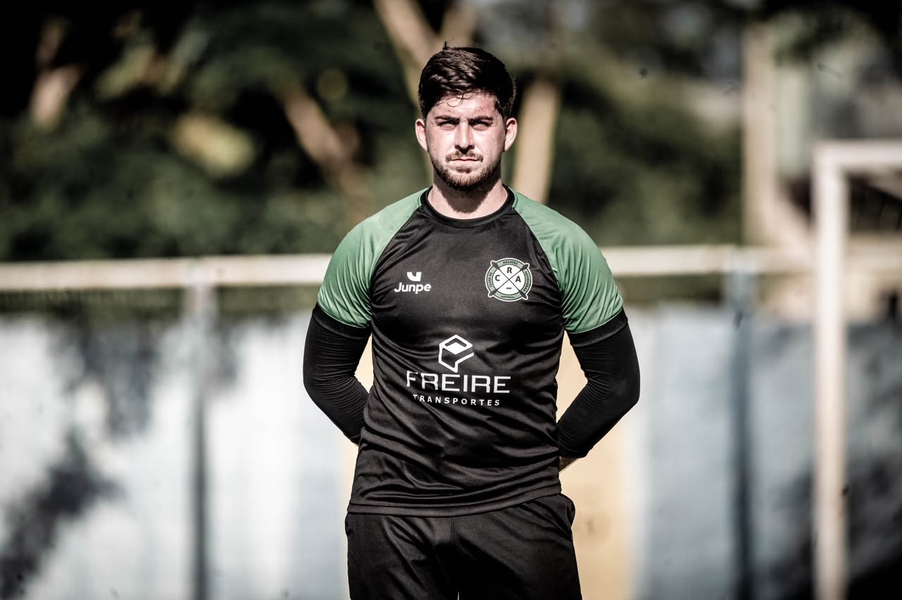 Gabriel Silva, preparador de goleiros de 24 anos, durante sua chegada ao Al-Tai FC, na Arábia Saudita, em julho de 2026