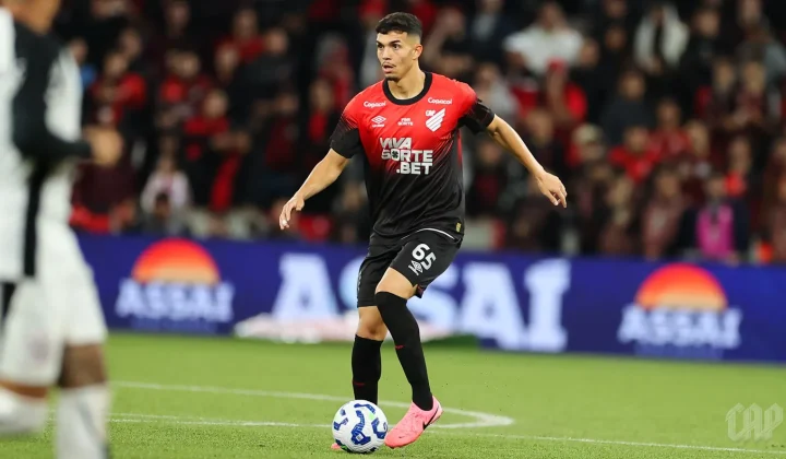 Athletico poupa titulares e tem retorno de Arthur Dias contra o Corinthians