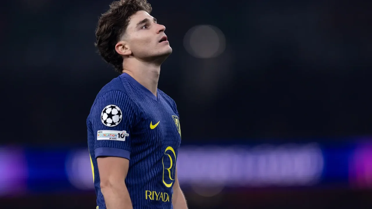 RFEF abre investigação contra Barcelona por assédio a Julián Álvarez; clube pode perder pontos e ser punido com estádio fechado
