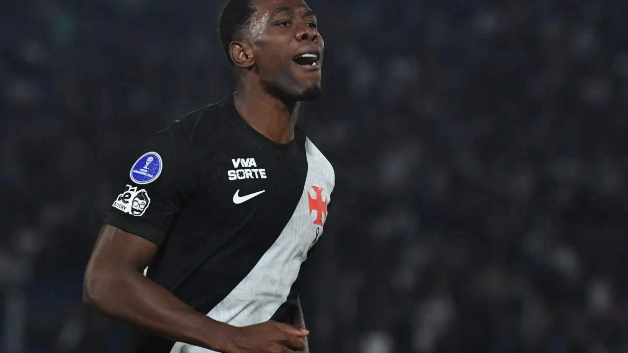 Cuesta celebra recuperação no Vasco e projeta duelo contra o Fluminense pela Copa do Brasil