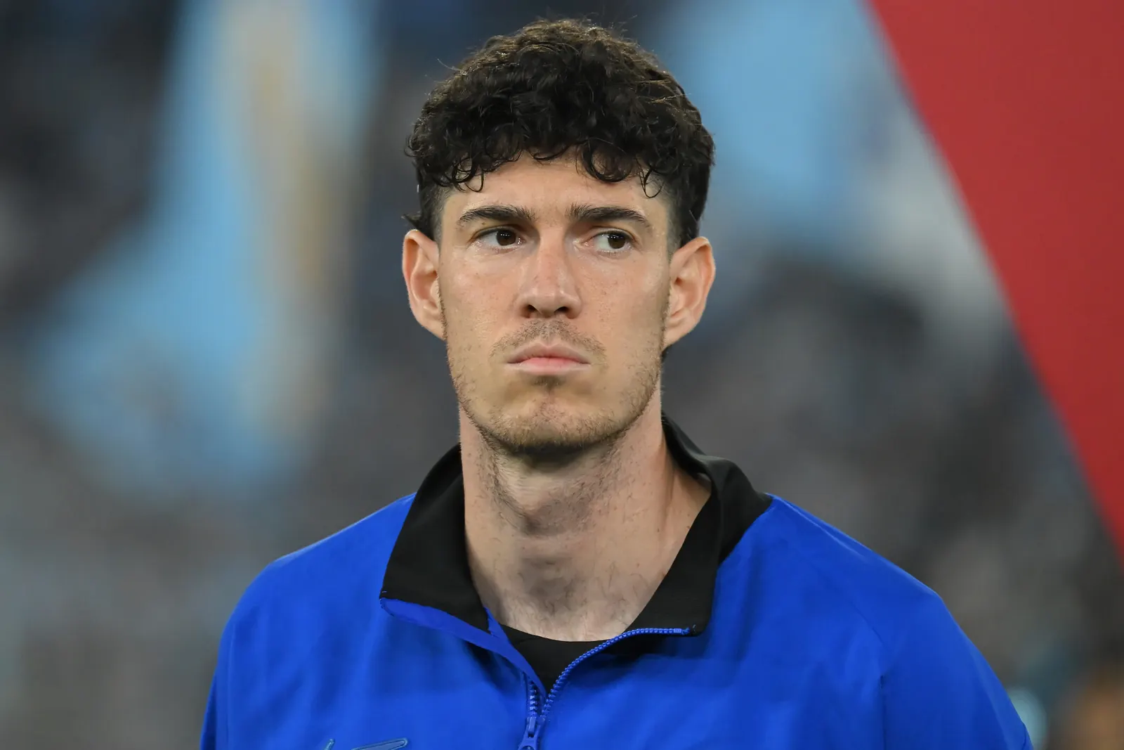Foto do zagueiro italiano Alessandro Bastoni em campo.