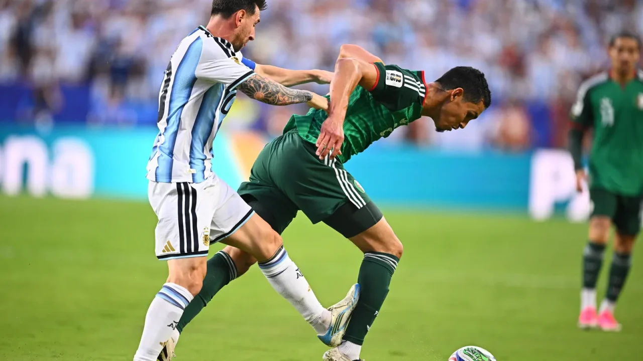 A Copa do Mundo de 2026, apesar de ainda não ter chegado às quartas de final, já está marcada por uma série de decisões de arbitragem e lanc