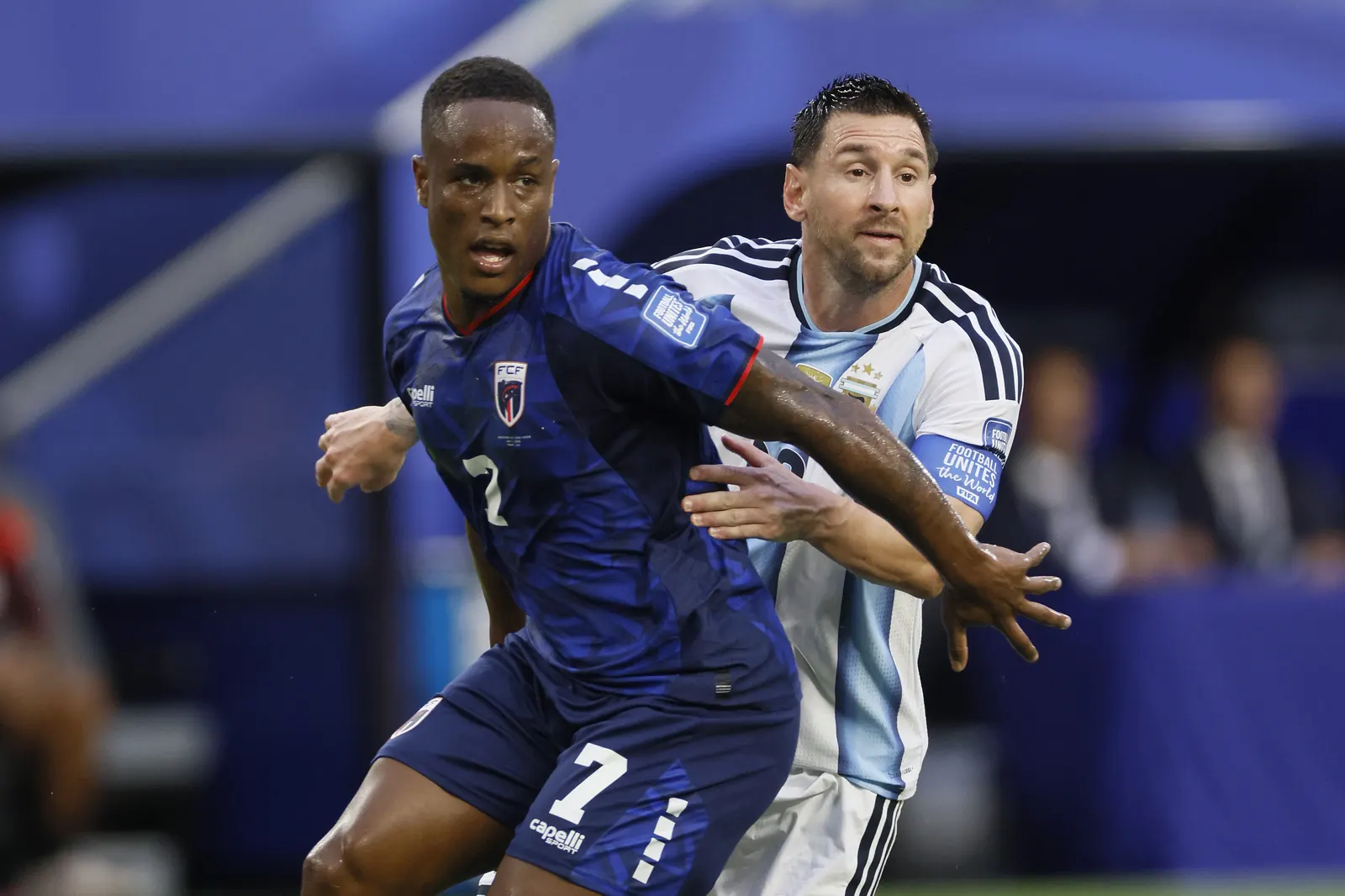 Jovane Cabral, jogador de futebol, com a camisa do Grêmio