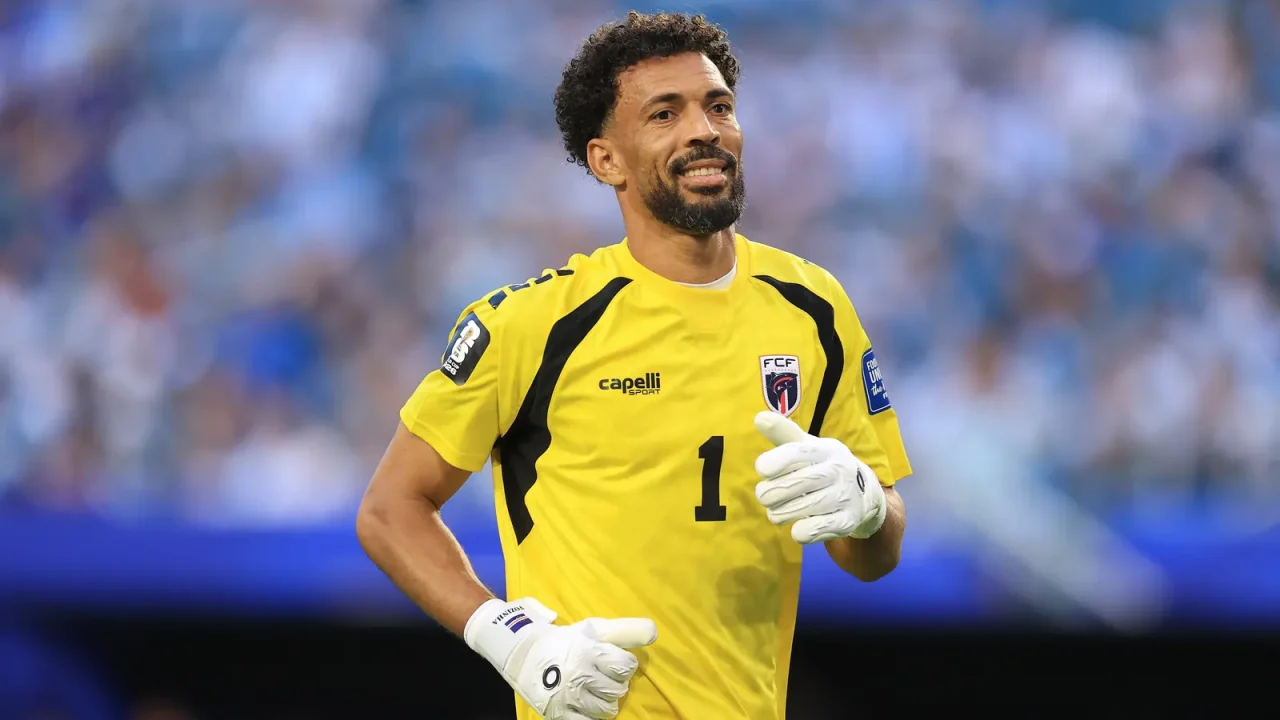 Goleiro Vozinha, sensação da Copa do Mundo, recebe oferta do Colo-Colo