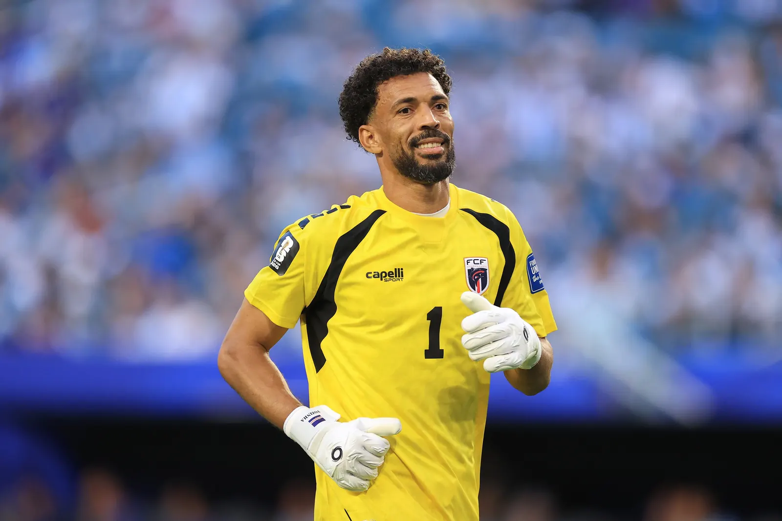 Goleiro Vozinha comemorando durante uma partida da Copa do Mundo de 2026.
