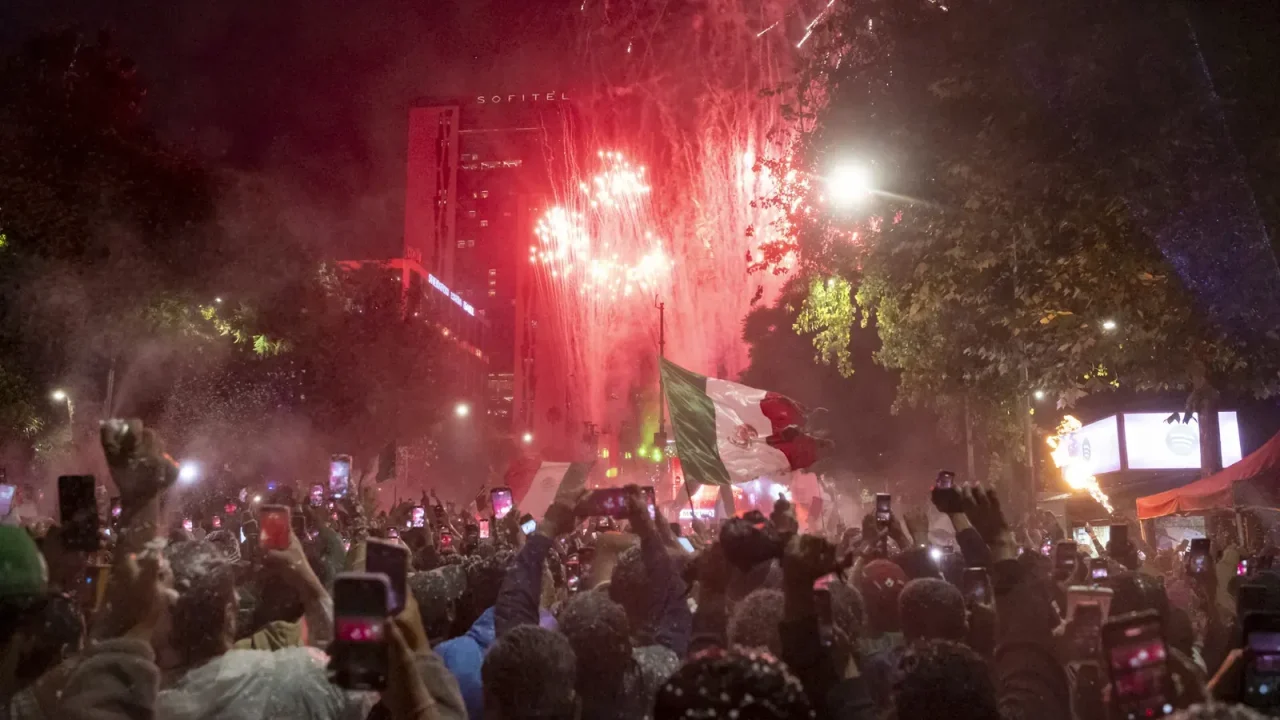 México celebra classificação para as oitavas da Copa do Mundo com festa nas ruas