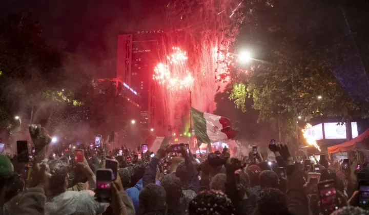 México celebra classificação para as oitavas da Copa do Mundo com festa nas ruas