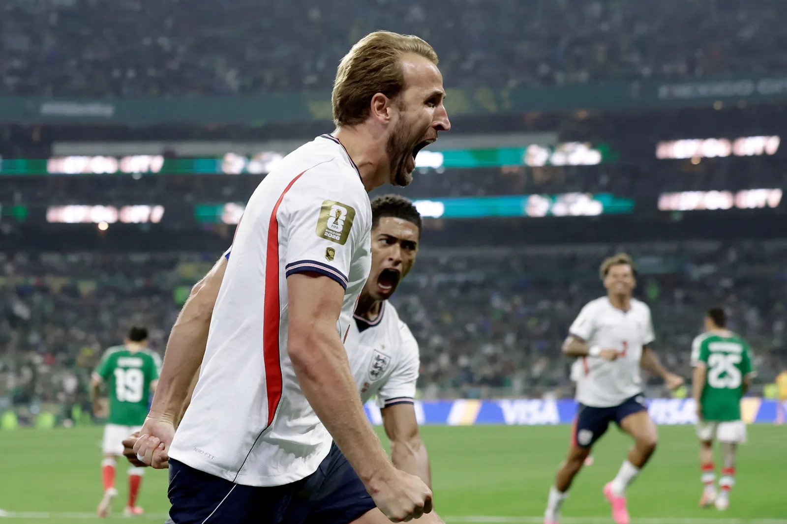 Harry Kane comemorando um gol pela seleção inglesa em uma partida da Copa do Mundo.