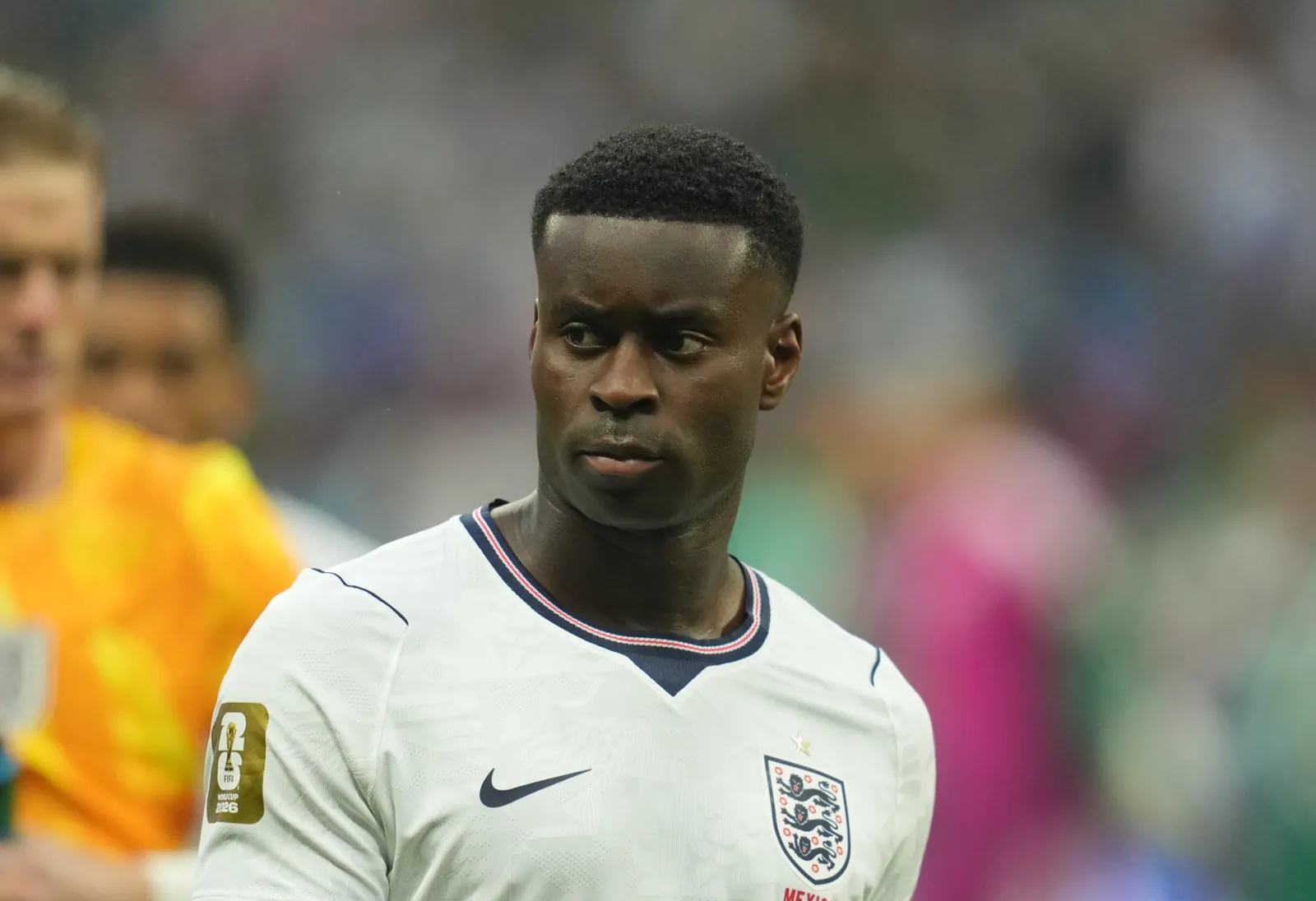 Jogador Marc Guéhi da seleção inglesa em campo