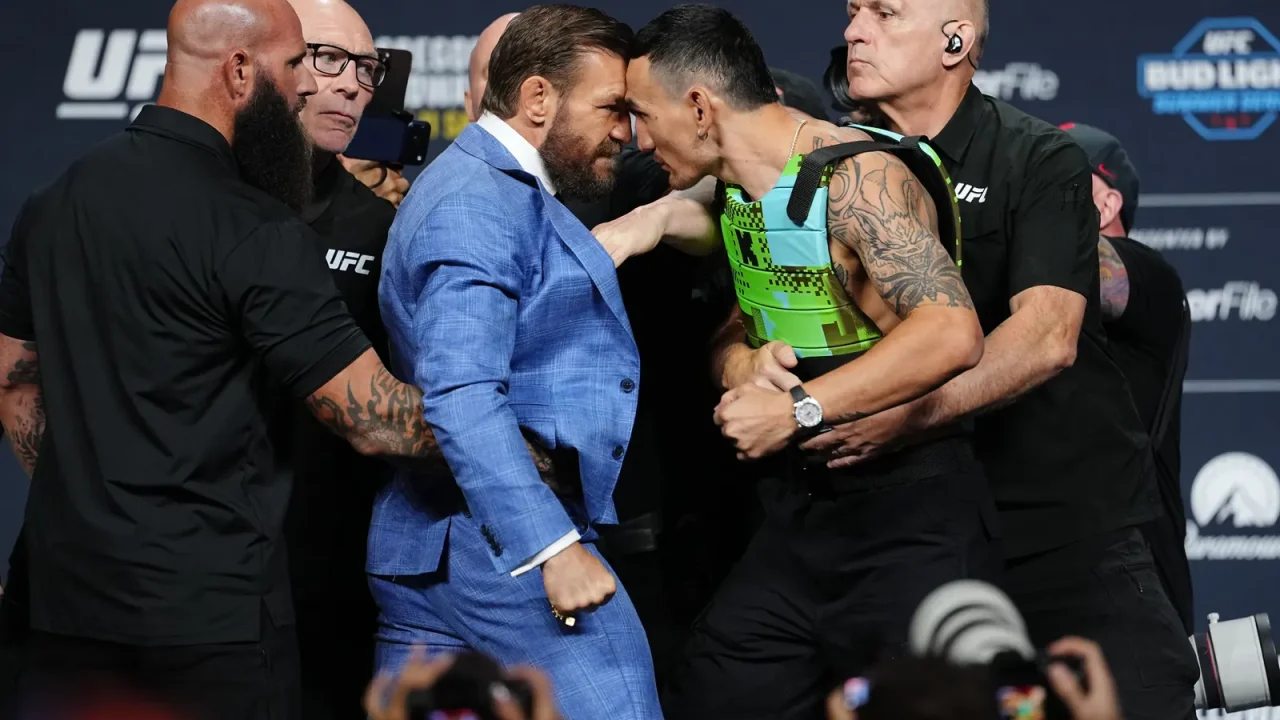 McGregor e Holloway protagonizam encarada tensa antes da aguardada revanche no UFC 329