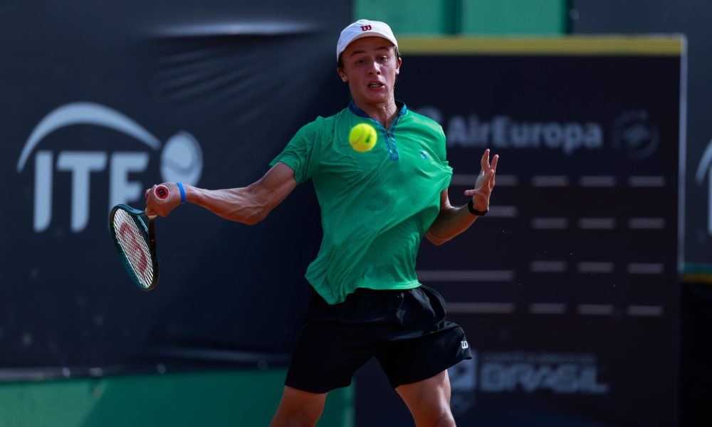 Promessa do tênis brasileiro, Henrique Vialle representa o Brasil no Sul-Americano sub-16 em Bogotá