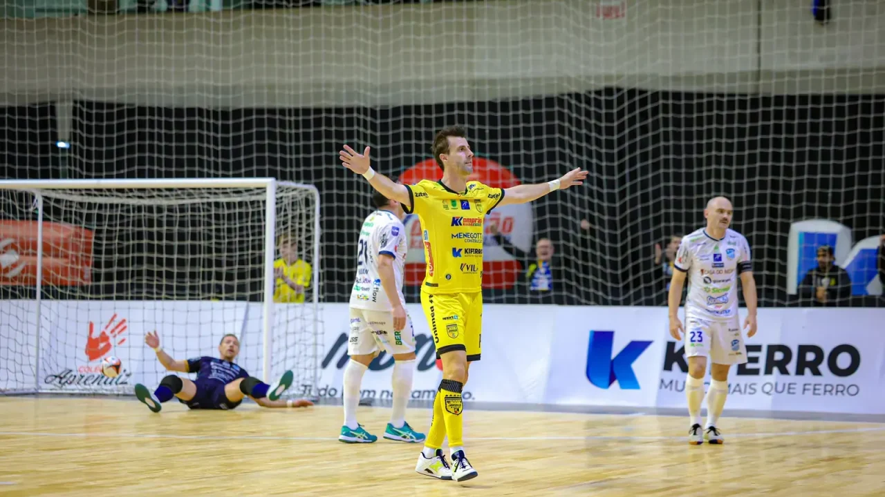Jaraguá vence São Lourenço e embala na Série Ouro do Catarinense de Futsal