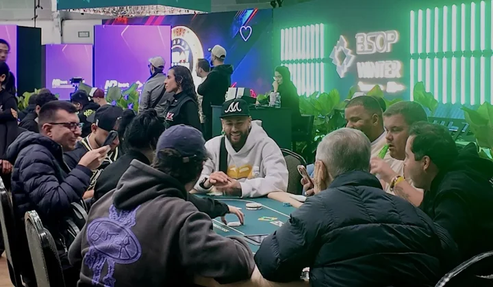 Neymar vence mão em torneio de poker e comemora com dancinha; veja vídeo