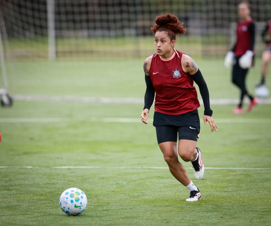 Paola Garcia, volante do Corinthians Feminino, durante treino no CT do clube