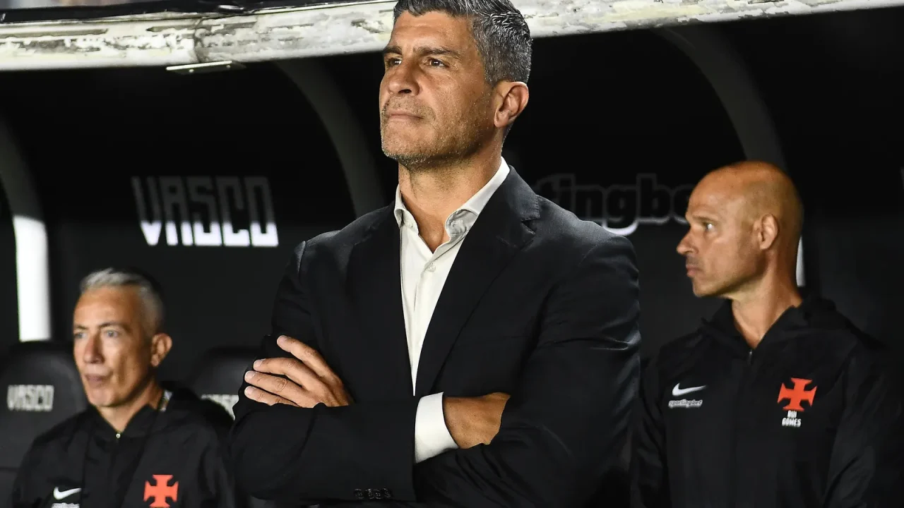 Pedro Emanuel vê evolução do Vasco, mas admite que time precisa de reforços e de mais consistência