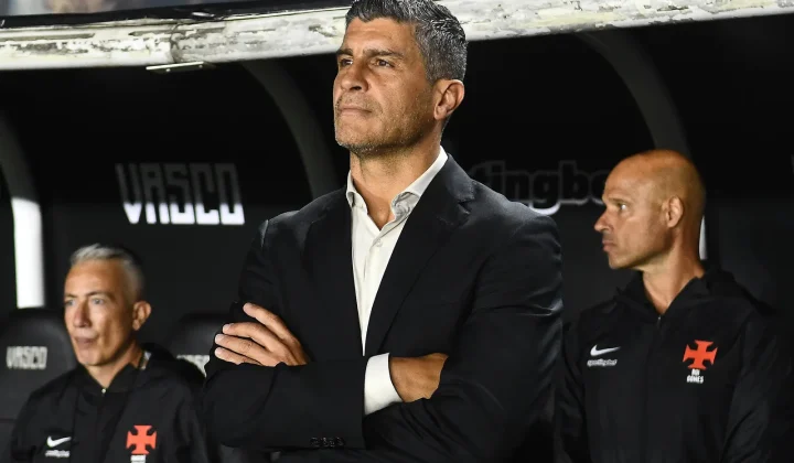 Pedro Emanuel vê evolução do Vasco, mas admite que time precisa de reforços e de mais consistência