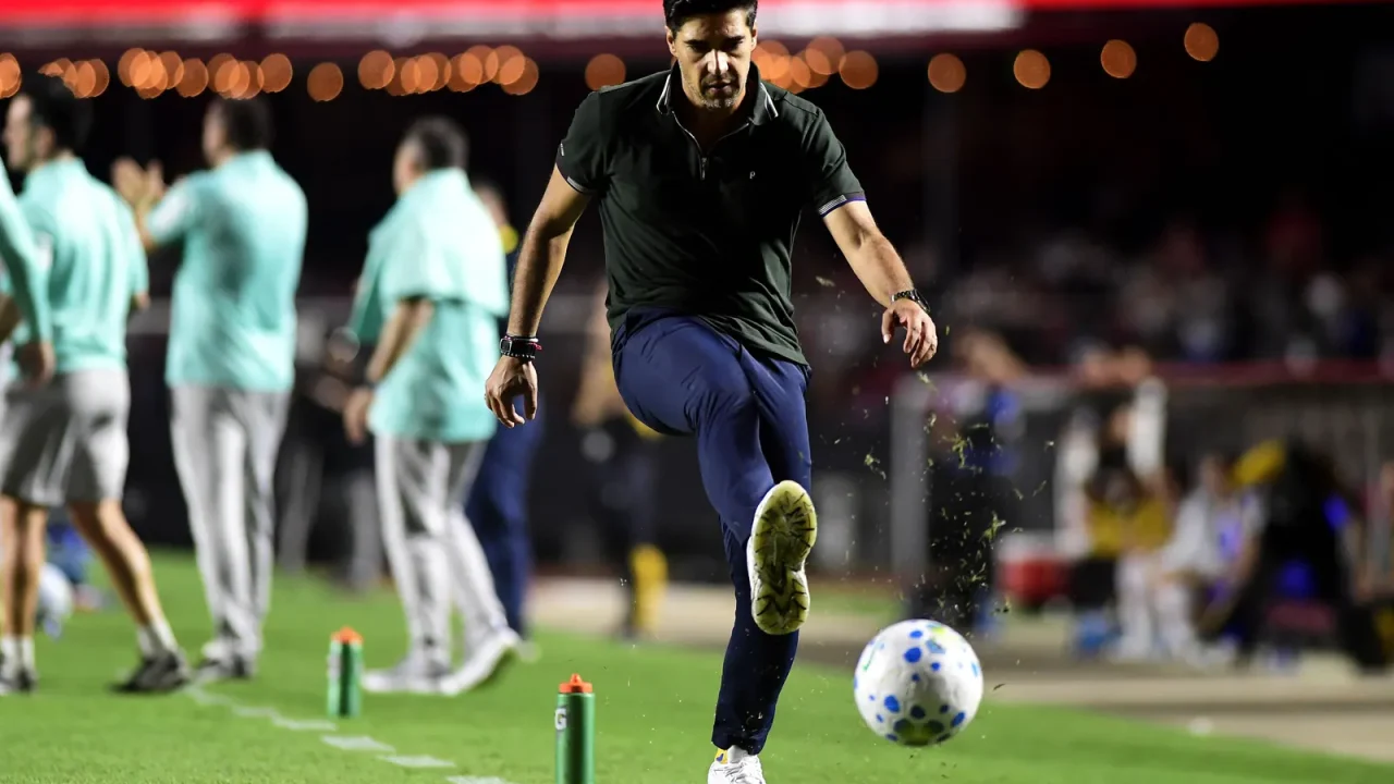 Abel Ferreira, Andreas e Flaco López lideram lista de indisciplinados do Palmeiras no 1º semestre de 2026