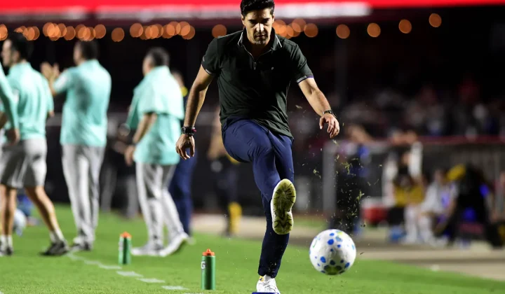 Abel Ferreira, Andreas e Flaco López lideram lista de indisciplinados do Palmeiras no 1º semestre de 2026