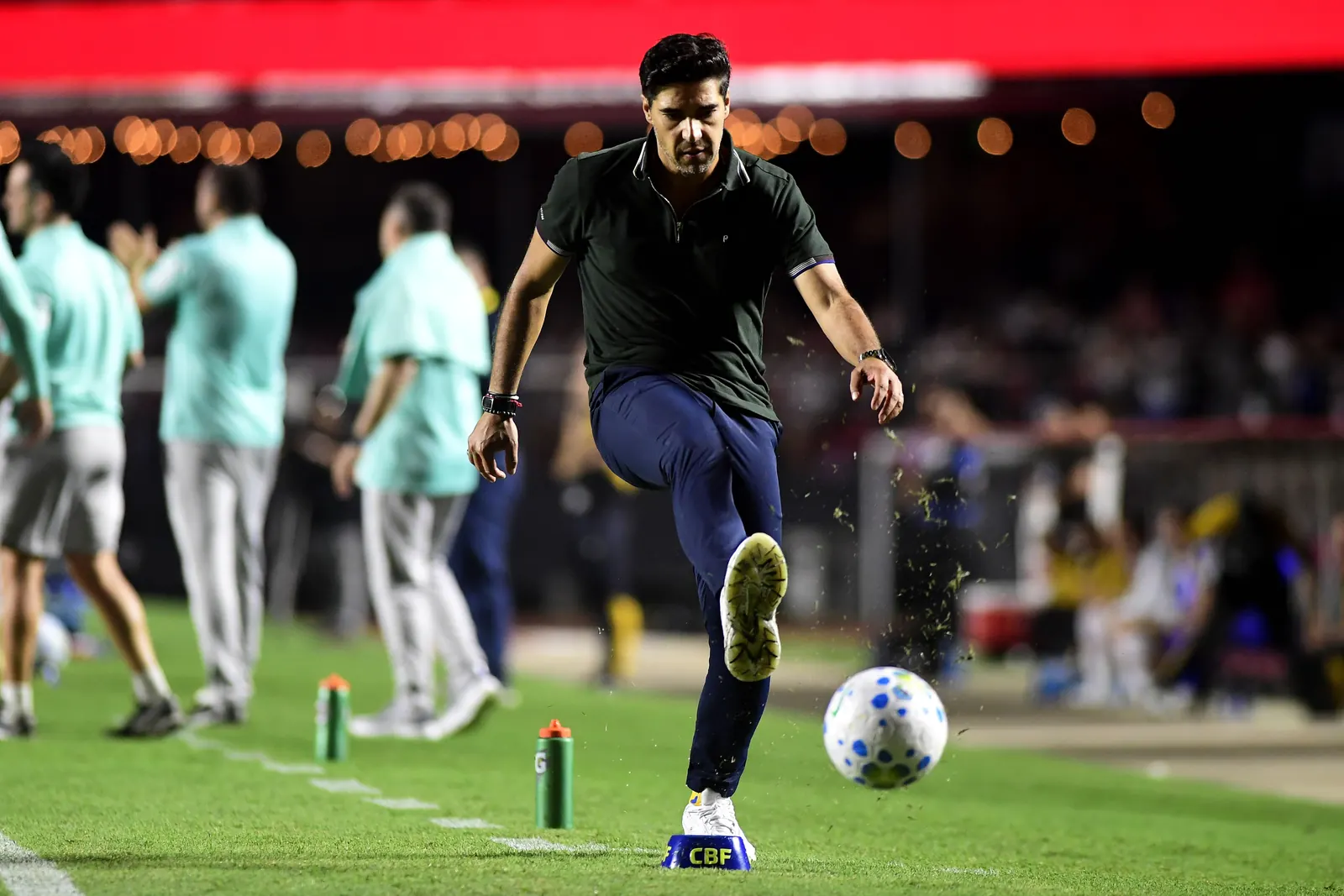 Técnico Abel Ferreira do Palmeiras em campo.