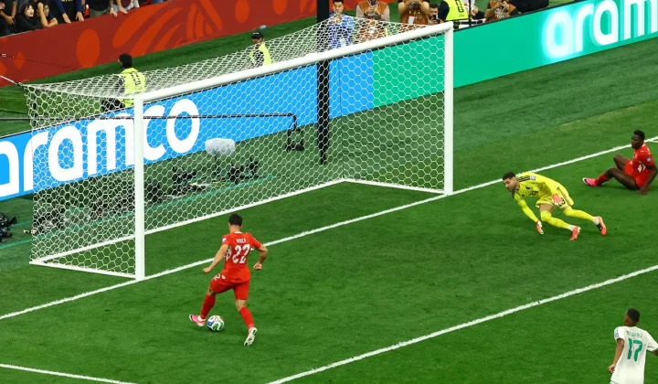 Gol perdido por Fabian Rieder choca internautas e vira meme na Copa do Mundo