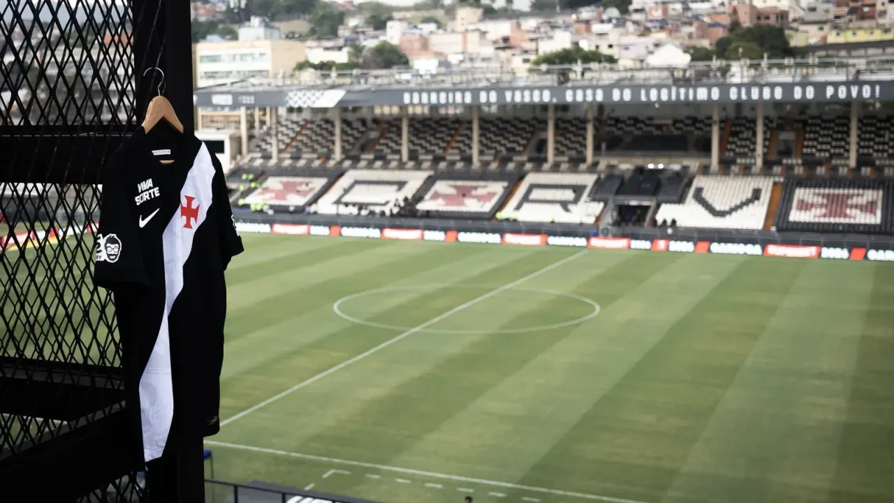 Vasco recebe enxoval de uniformes com novo patrocínio máster da SportingBet