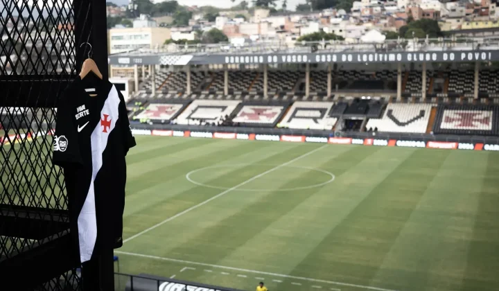Vasco recebe enxoval de uniformes com novo patrocínio máster da SportingBet