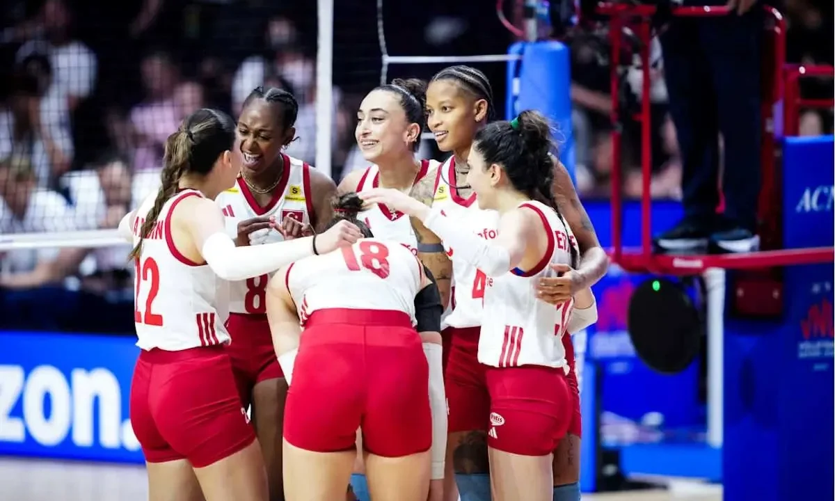 A seleção turca de vôlei feminino conquistou uma importante vitória sobre a Polônia por 3 sets a 1 (27-25, 20-25, 25-19, 25-19) na madrugada