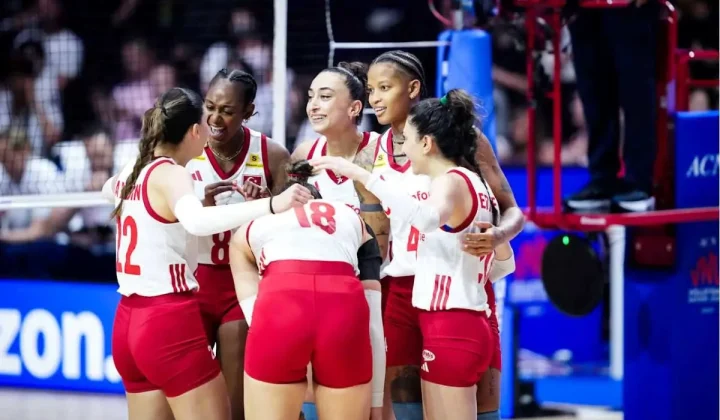 A seleção turca de vôlei feminino conquistou uma importante vitória sobre a Polônia por 3 sets a 1 (27-25, 20-25, 25-19, 25-19) na madrugada