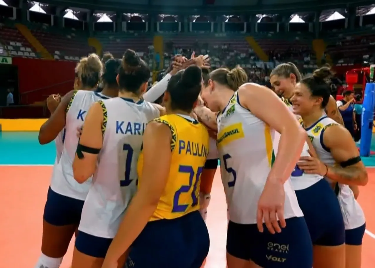 Seleção brasileira feminina de vôlei B comemora ponto durante partida contra o Chile pela Copa Sul-Americana, em Lima, Peru