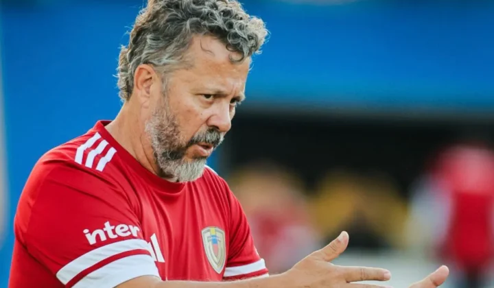 Cléber Xavier assume desafio de levar Venezuela à Copa de 2030 e critica ciclo do Brasil