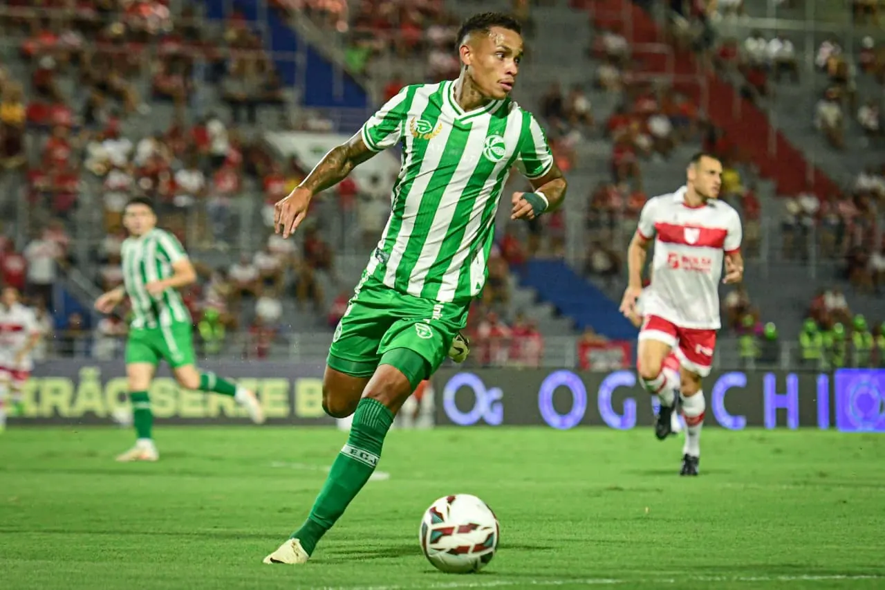 Allanzinho, atacante do Juventude, durante partida da Série B do Campeonato Brasileiro
