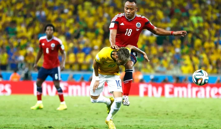 Punições por faltas graves no futebol: de Neymar a Victor Gabriel, um histórico de decisões inconsistentes