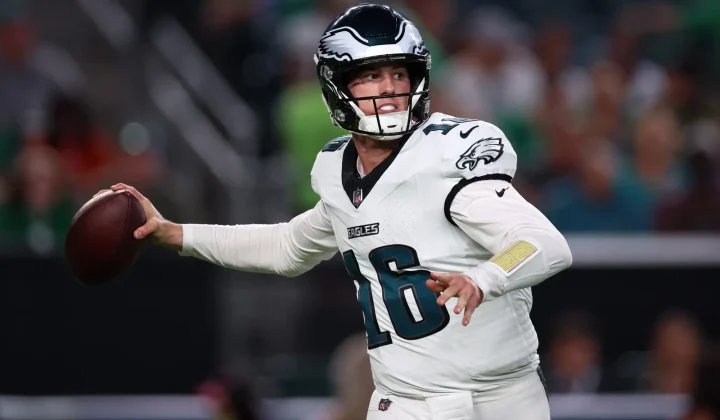Bengals fecham pré-temporada da NFL com campanha perfeita; QB com bandeira do Brasil vai mal pelos Eagles