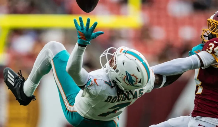 NFL: novato Caleb Douglas faz recepção de uma mão em noite de três jogos da pré-temporada