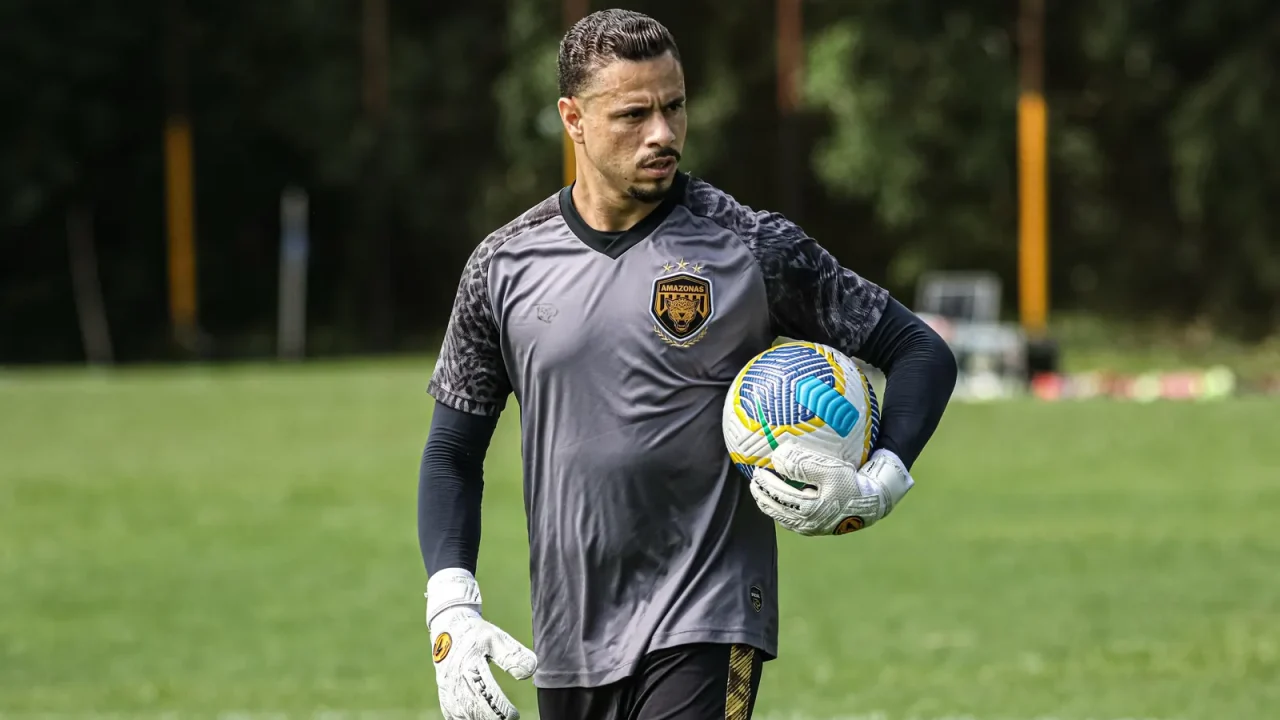 Amazonas perde goleiro João Lopes por suspensão para duelo decisivo na Série C