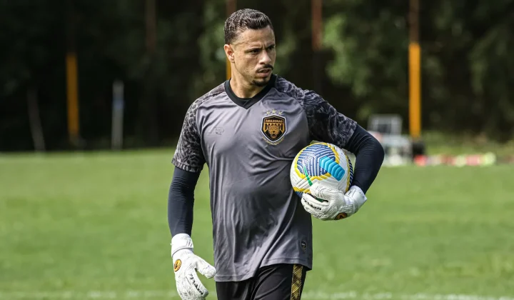 Amazonas perde goleiro João Lopes por suspensão para duelo decisivo na Série C