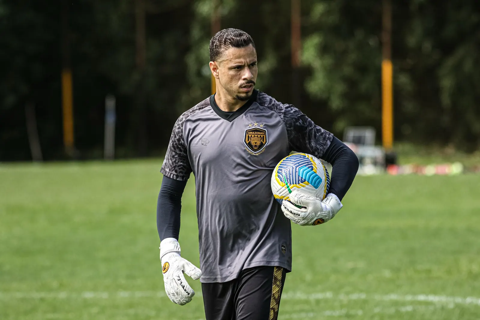Jogador do Amazonas FC em partida oficial pelo Campeonato Brasileiro da Série C