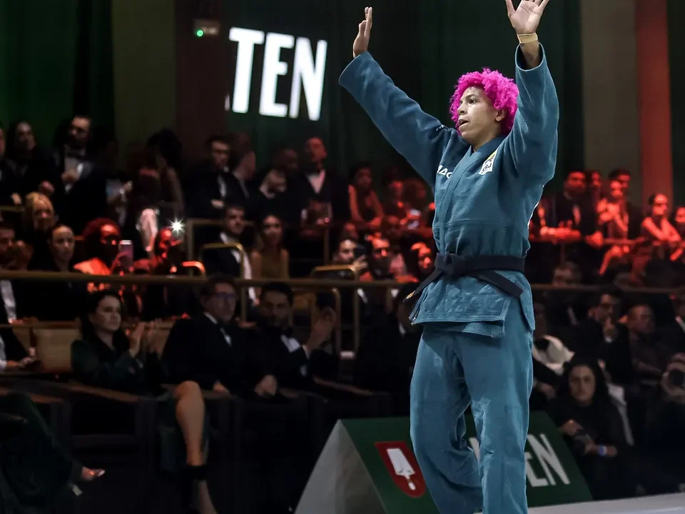 Rafaela Silva vence Prisca Awiti em estreia histórica do judô no Spaten Fight Night 3