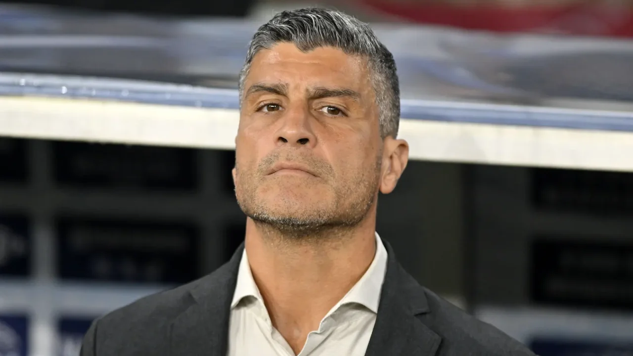 Pedro Emanuel prioriza Brasileirão após derrota do Vasco e mira logística para a Sul-Americana